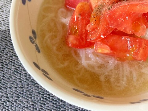 冷たい鶏ガラだしとトマトのこんにゃく麺